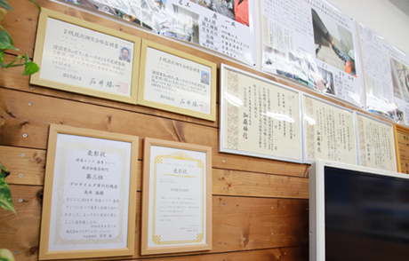 実績や資格をみて安心、納得ができる